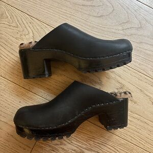 No.6 Liza Clog on Mid Tread in Black with Zebra Shearling